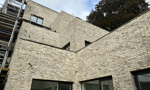 Færdigt murværk ved højt tårn, syd, øst og vestvendt facade